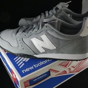New Balance 402 Shoes - Gray - Sz. 7
